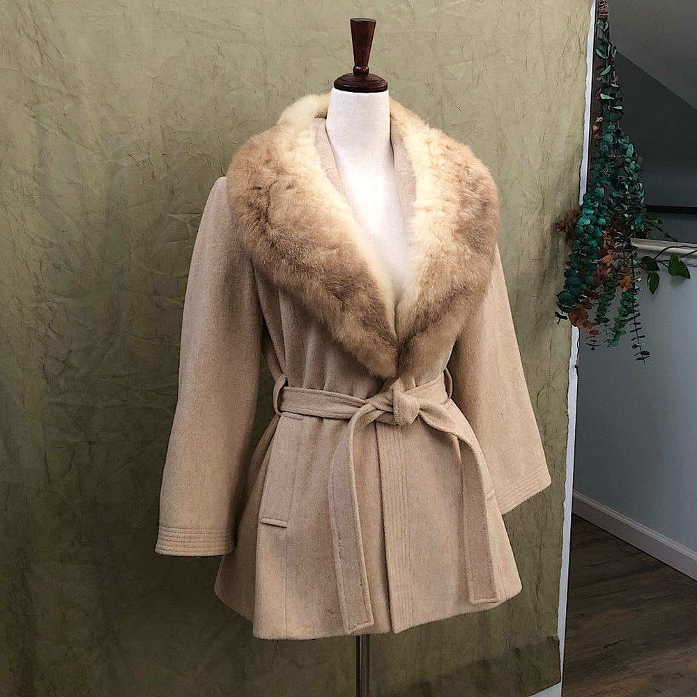 Vintage 1970s Cream/Nude Wool Rabbit Fur Collar Tie Waist Coat